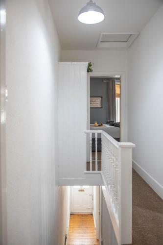 Cosy 3 Bedroom House - Private & Central - Ultra Wifi