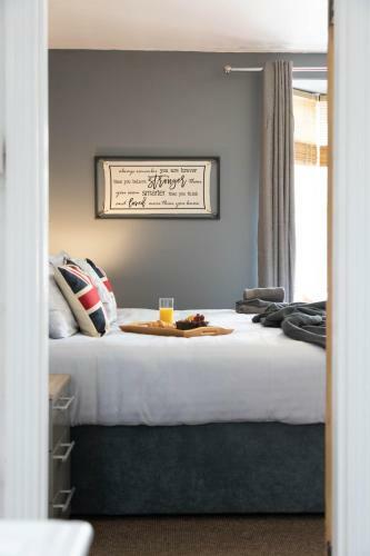 Cosy 3 Bedroom House - Private & Central - Ultra Wifi