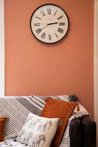 Cosy 3 Bedroom House - Private & Central - Ultra Wifi