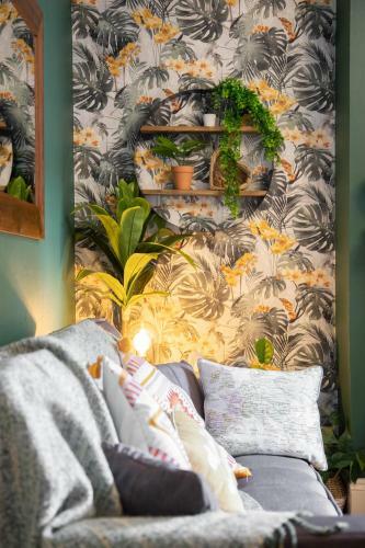 Cosy 3 Bedroom House - Private & Central - Ultra Wifi