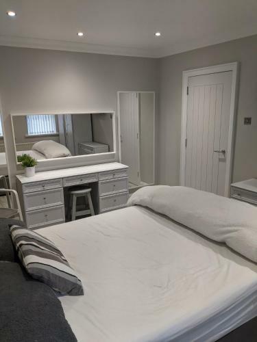 Castleshaw Holiday Home