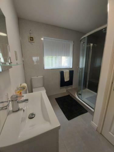 Homely Yellow Bungalow -articlave-near Castlerock
