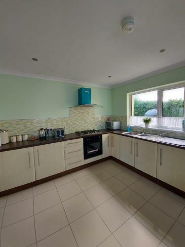 Homely Yellow Bungalow -articlave-near Castlerock