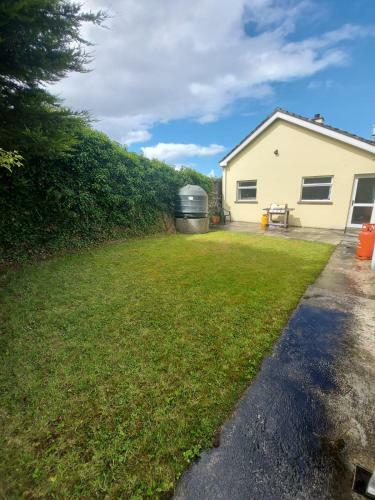 Homely Yellow Bungalow -articlave-near Castlerock