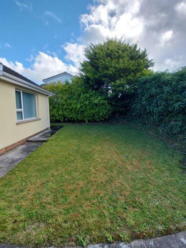 Homely Yellow Bungalow -articlave-near Castlerock