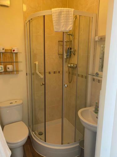 Hostal Four Seasons Guest House