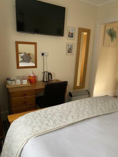 Hostal Four Seasons Guest House