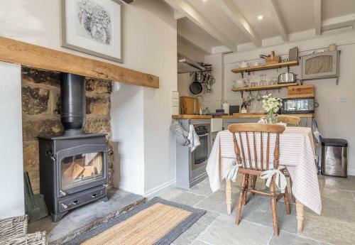 Host & Stay - The Nest @ Castleton