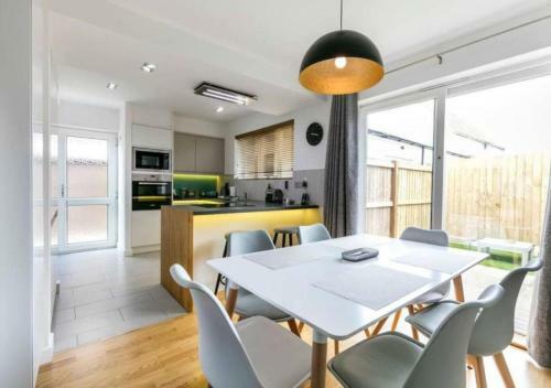 Spacious Modern Garden Family Home