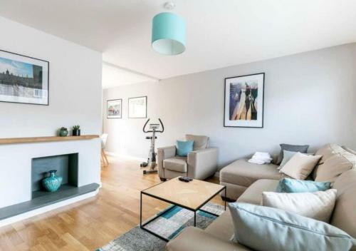 Spacious Modern Garden Family Home