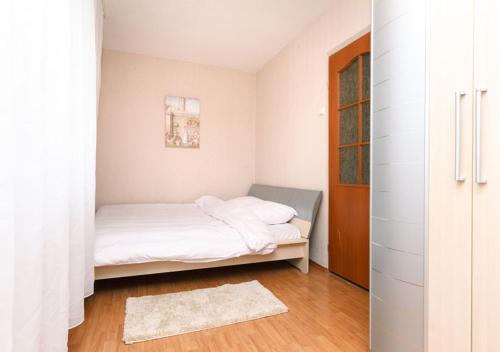 Apartment On Mechnykova 7