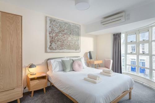 3 Bedroom Jesus Green Townhouse With Parking
