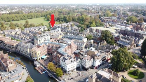 3 Bedroom Jesus Green Townhouse With Parking