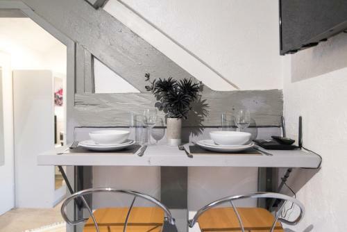 *beautiful Apartment*free Gated Parking* Fast Wifi