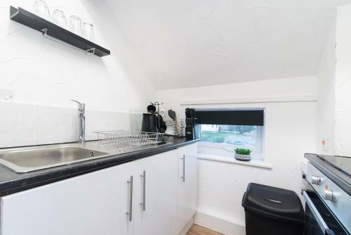 *stunning Studio Apartment*free Gated Parking*
