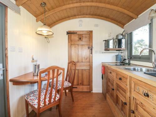 Forton House Shepherds Hut 2