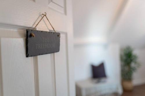 Phenix Central - Huge 3 Bed, Super Equipped Apartment.