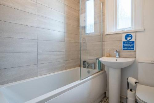 Phenix Central - Huge 3 Bed, Super Equipped Apartment.
