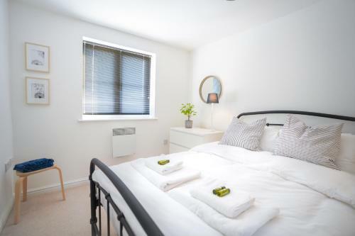 Rowsby Court - Stylish Apartment With Private Parking