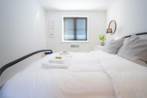 Rowsby Court - Stylish Apartment With Private Parking