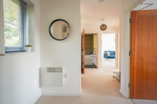 Rowsby Court - Stylish Apartment With Private Parking