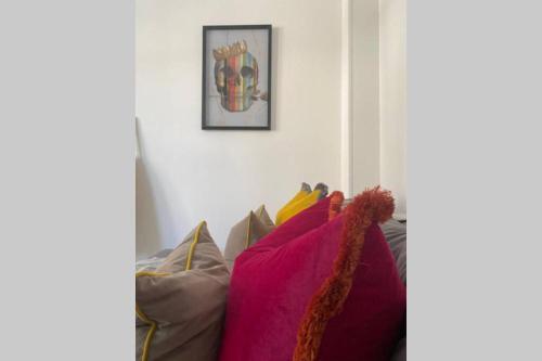 Modern Funky Cardiff Apartment With Free Parking