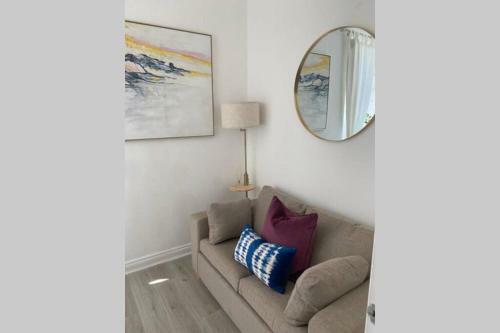Modern Funky Cardiff Apartment With Free Parking