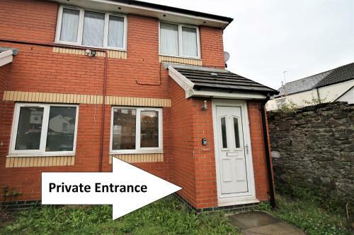 Two Bed Apartment - Free Private Parking - By Property Promise