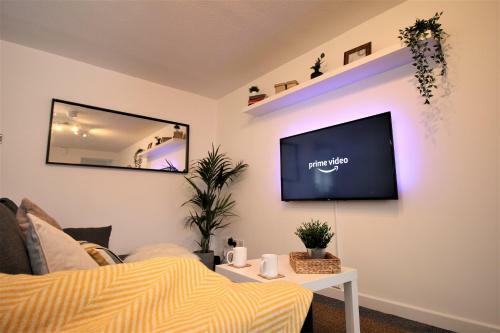 Two Bed Apartment - Free Private Parking - By Property Promise