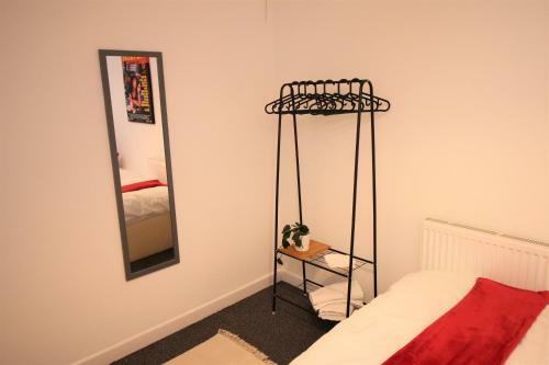 Two Bed Apartment - Free Private Parking - By Property Promise