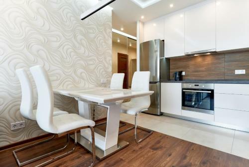Apartment Near Lukyanovka Square