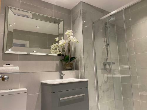 Exclusive Cardiff City Centre Apartment