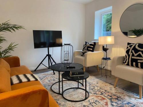 Fully Furnished And Stylishly Decorated Apartment (Flat 2)