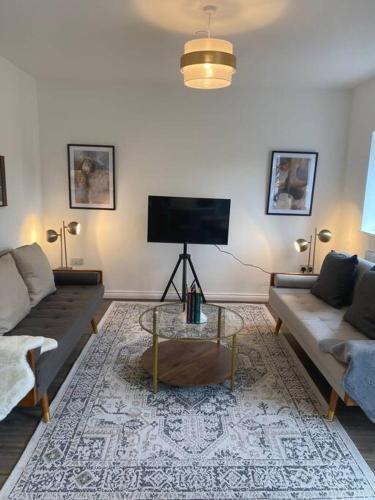 Fully Furnished And Stylishly Decorated Apartment (Flat 2)