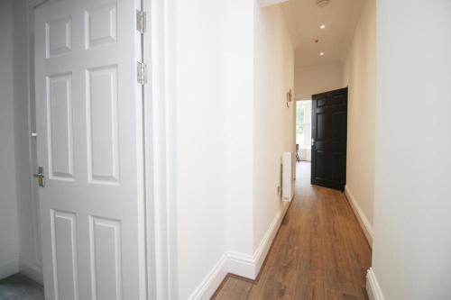 Apartamento City Side Flat With Free Parking On Site