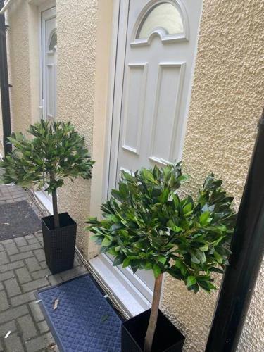 Tastefully Decorated 2 Bedroom Duplex Apartment.