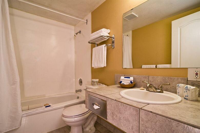 Hotel Kelowna Inn & Suites