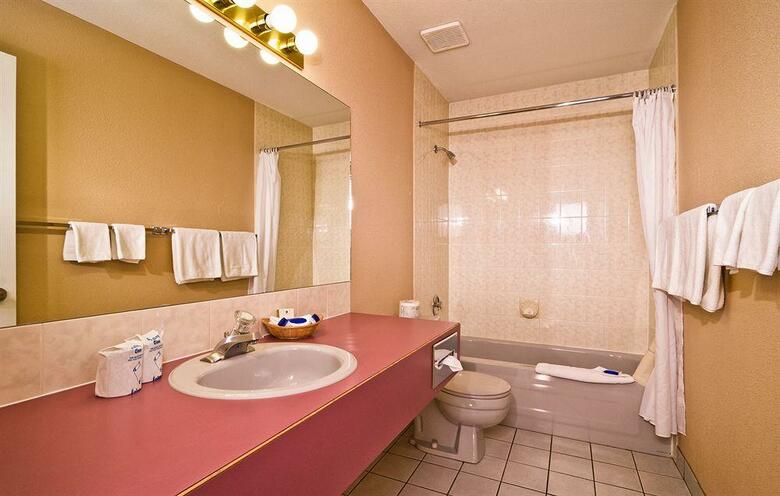 Hotel Kelowna Inn & Suites