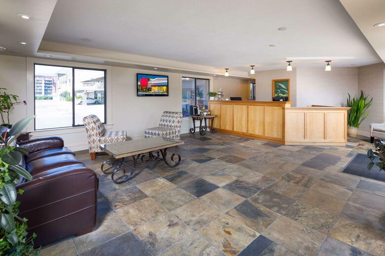 Hotel Kelowna Inn & Suites