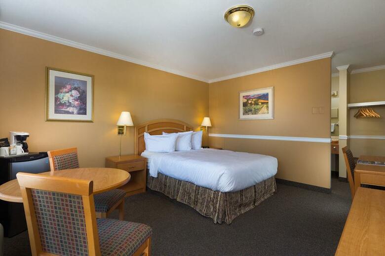 Hotel Kelowna Inn & Suites