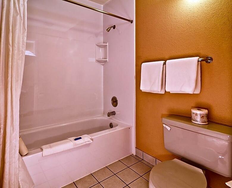 Hotel Kelowna Inn & Suites