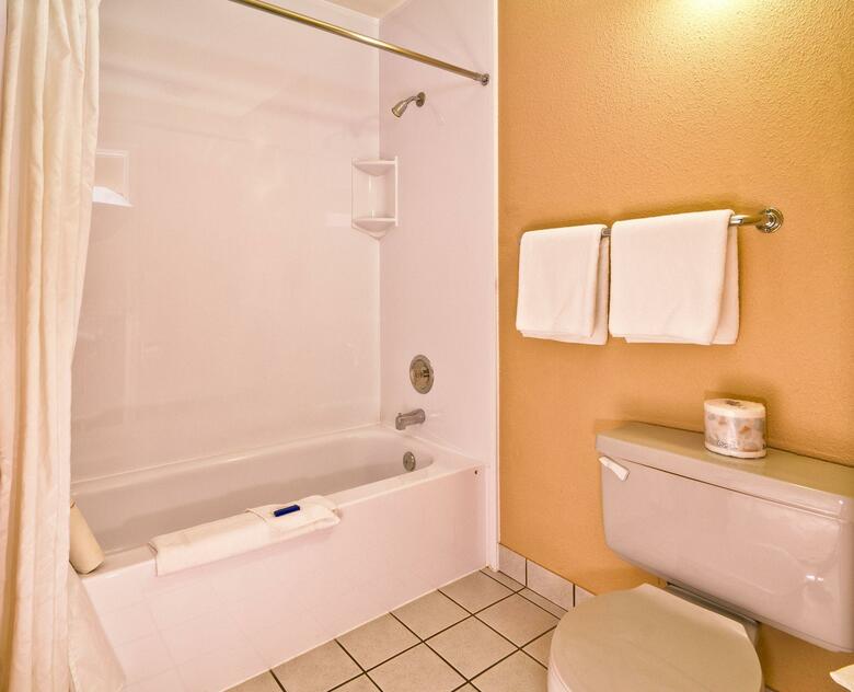 Hotel Kelowna Inn & Suites