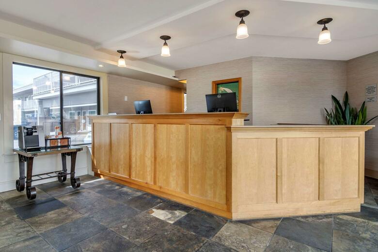 Hotel Kelowna Inn & Suites