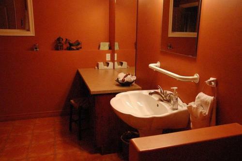 A Vacation Paradise At Quail Ridge B&B