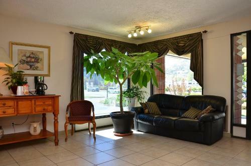 Posada Canadas Best Value Inn Kelowna