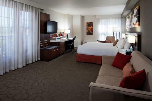 Hotel Delta Grand Okanagan Resort