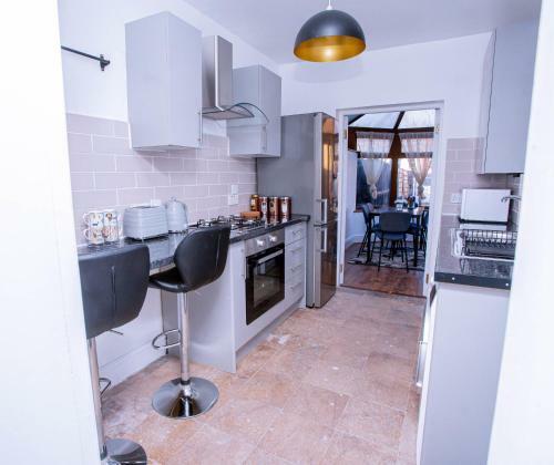 The Sapphire, Cosy & Comfy 3 Bed House-city Centre