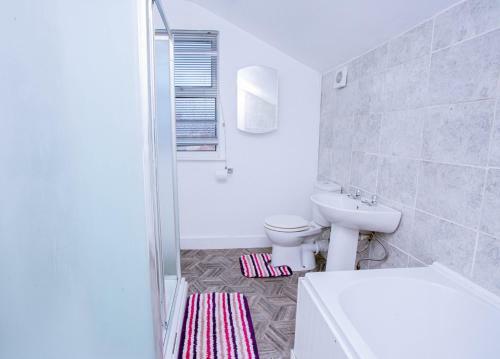 The Sapphire, Cosy & Comfy 3 Bed House-city Centre