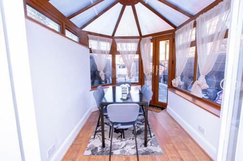The Sapphire, Cosy & Comfy 3 Bed House-city Centre