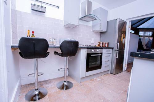 The Sapphire, Cosy & Comfy 3 Bed House-city Centre